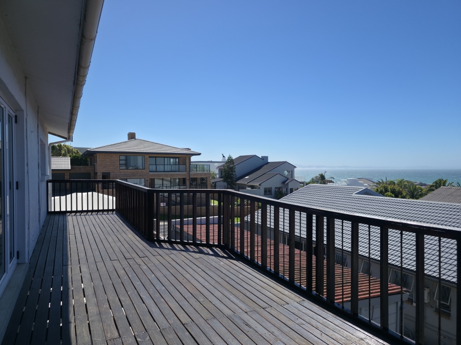 6 Bedroom Property for Sale in Wavecrest Eastern Cape